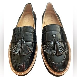 Naturalizer August Patent Leather Black Loafers with Tassels size 6